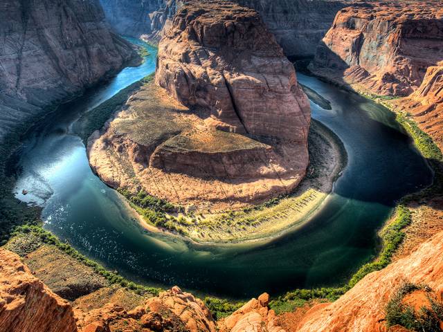 Horseshoe Bend on Colorado River Arizona - Fantastic view from the steep cliff above the 'Horseshoe Bend', an impressive meander with horse-shoe shape, which the emerald-green Colorado river forms in the ancient sandstone of Arizona, while makes a giant 270 degree u-turn around a massive rock. Horseshoe Bend is located in the Southwest America, near the Lake Powell, on the border between Utah and Arizona, at Glen Canyon National Recreation Area, a popular summer destination. - , Horseshoe, horseshoes, Bend, bends, Colorado, river, rivers, Arizona, nature, natures, places, place, travel, travels, tour, tours, trip, trips, fantastic, view, views, steep, cliff, cliffs, impressive, meander, meanders, shape, shapes, emerald, green, ancient, sandstone, sandstones, giant, degree, degrees, turn, turns, massive, rock, rocks, Southwest, America, lake, lakes, Powell, border, borders, Utah, Glen, canyon, canyons, national, recreation, area, areas, popular, summer, destination, destinations - Fantastic view from the steep cliff above the 'Horseshoe Bend', an impressive meander with horse-shoe shape, which the emerald-green Colorado river forms in the ancient sandstone of Arizona, while makes a giant 270 degree u-turn around a massive rock. Horseshoe Bend is located in the Southwest America, near the Lake Powell, on the border between Utah and Arizona, at Glen Canyon National Recreation Area, a popular summer destination. Подреждайте безплатни онлайн Horseshoe Bend on Colorado River Arizona пъзел игри или изпратете Horseshoe Bend on Colorado River Arizona пъзел игра поздравителна картичка  от puzzles-games.eu.. Horseshoe Bend on Colorado River Arizona пъзел, пъзели, пъзели игри, puzzles-games.eu, пъзел игри, online пъзел игри, free пъзел игри, free online пъзел игри, Horseshoe Bend on Colorado River Arizona free пъзел игра, Horseshoe Bend on Colorado River Arizona online пъзел игра, jigsaw puzzles, Horseshoe Bend on Colorado River Arizona jigsaw puzzle, jigsaw puzzle games, jigsaw puzzles games, Horseshoe Bend on Colorado River Arizona пъзел игра картичка, пъзели игри картички, Horseshoe Bend on Colorado River Arizona пъзел игра поздравителна картичка