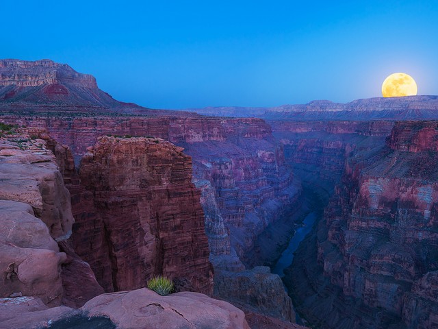 Supermoon over Grand Canyon by Jason Hines - Gorgeous photo of 'Supermoon' over the spectacular Grand Canyon, viewed from the North Rim, made by the professional freelance photographer Jason Hines, based in the Northeast of England. - , Supermoon, super, moon, moons, Grand, Canyon, canyons, Jason, Hines, nature, natures, places, place, travel, travels, tour, tours, trip, trips, gorgeous, photo, photos, spectacular, North, Rim, professional, freelance, photographer, photographers, Northeast, England - Gorgeous photo of 'Supermoon' over the spectacular Grand Canyon, viewed from the North Rim, made by the professional freelance photographer Jason Hines, based in the Northeast of England. Подреждайте безплатни онлайн Supermoon over Grand Canyon by Jason Hines пъзел игри или изпратете Supermoon over Grand Canyon by Jason Hines пъзел игра поздравителна картичка  от puzzles-games.eu.. Supermoon over Grand Canyon by Jason Hines пъзел, пъзели, пъзели игри, puzzles-games.eu, пъзел игри, online пъзел игри, free пъзел игри, free online пъзел игри, Supermoon over Grand Canyon by Jason Hines free пъзел игра, Supermoon over Grand Canyon by Jason Hines online пъзел игра, jigsaw puzzles, Supermoon over Grand Canyon by Jason Hines jigsaw puzzle, jigsaw puzzle games, jigsaw puzzles games, Supermoon over Grand Canyon by Jason Hines пъзел игра картичка, пъзели игри картички, Supermoon over Grand Canyon by Jason Hines пъзел игра поздравителна картичка