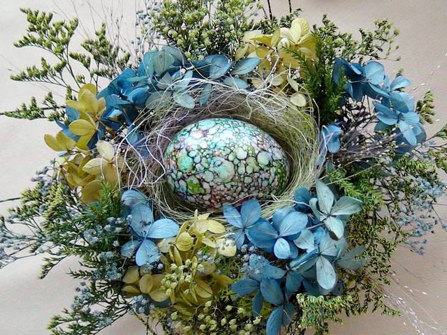 Easter Marbled Egg in Hydrangea Nest by Beth Magnuson - Remarkable Easter multi-colored marbled egg in a nest, handmade by Beth Magnuson, placed on stunning wreath of hydrangea in purple, ligh green and olive green colors.<br />
Beth Magnuson lives in a tiny tourist town of Bishop Hill, Illinois, in own farm 'The Feathered Nest at Windy Corner', where she found the perfect setting to create beautiful things from nature as exquisitely decorated egg shells, marbled, etched and delicate decorated with carved Victorian laces. - , Easter, marbled, egg, eggs, hydrangea, nest, nests, Beth, Magnuson, art, arts, holiday, holidays, remarkable, multicolored, stunning, wreath, wreaths, purple, ligh, green, olive, colors, color, tiny, tourist, town, towns, Bishop, Hill, Illinois, farm, farms, Feathered, Windy, Corner, perfect, setting, beautiful, things, thing, nature, exquisitely, decorated, eggshells, marbled, etched, decorated, delicate, carved, Victorian, laces, lace - Remarkable Easter multi-colored marbled egg in a nest, handmade by Beth Magnuson, placed on stunning wreath of hydrangea in purple, ligh green and olive green colors.<br />
Beth Magnuson lives in a tiny tourist town of Bishop Hill, Illinois, in own farm 'The Feathered Nest at Windy Corner', where she found the perfect setting to create beautiful things from nature as exquisitely decorated egg shells, marbled, etched and delicate decorated with carved Victorian laces. Lösen Sie kostenlose Easter Marbled Egg in Hydrangea Nest by Beth Magnuson Online Puzzle Spiele oder senden Sie Easter Marbled Egg in Hydrangea Nest by Beth Magnuson Puzzle Spiel Gruß ecards  from puzzles-games.eu.. Easter Marbled Egg in Hydrangea Nest by Beth Magnuson puzzle, Rätsel, puzzles, Puzzle Spiele, puzzles-games.eu, puzzle games, Online Puzzle Spiele, kostenlose Puzzle Spiele, kostenlose Online Puzzle Spiele, Easter Marbled Egg in Hydrangea Nest by Beth Magnuson kostenlose Puzzle Spiel, Easter Marbled Egg in Hydrangea Nest by Beth Magnuson Online Puzzle Spiel, jigsaw puzzles, Easter Marbled Egg in Hydrangea Nest by Beth Magnuson jigsaw puzzle, jigsaw puzzle games, jigsaw puzzles games, Easter Marbled Egg in Hydrangea Nest by Beth Magnuson Puzzle Spiel ecard, Puzzles Spiele ecards, Easter Marbled Egg in Hydrangea Nest by Beth Magnuson Puzzle Spiel Gruß ecards