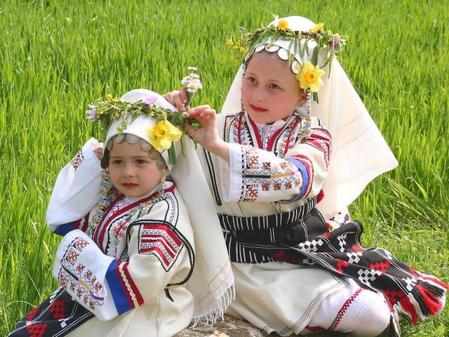 Little Lazarki - Little Lazarki, dressed in beautiful national costumes, are twining wreaths from willow twigs and spring flowers and decorate their hair on Lazarovden (Lazarus Saturday), the holiday that brings a cheerful spring mood and is eagerly awaited by participants, residents and guests of villages and towns in Bulgaria. - , Little, Lazarki, dressed, in, beautiful, national, costumes, are, twining, wreaths, from, willow, twigs, and, spring, flowers, and, decorate, their, hair, on, Lazarovden, (Lazarus, Saturday), the, holiday, that, brings, a, cheerful, spring, mood, and, is, eagerly, awaited, by, participants, residents, and, guests, of, villages, and, towns, in, Bulgaria. - Little Lazarki, dressed in beautiful national costumes, are twining wreaths from willow twigs and spring flowers and decorate their hair on Lazarovden (Lazarus Saturday), the holiday that brings a cheerful spring mood and is eagerly awaited by participants, residents and guests of villages and towns in Bulgaria. Подреждайте безплатни онлайн Little Lazarki пъзел игри или изпратете Little Lazarki пъзел игра поздравителна картичка  от puzzles-games.eu.. Little Lazarki пъзел, пъзели, пъзели игри, puzzles-games.eu, пъзел игри, online пъзел игри, free пъзел игри, free online пъзел игри, Little Lazarki free пъзел игра, Little Lazarki online пъзел игра, jigsaw puzzles, Little Lazarki jigsaw puzzle, jigsaw puzzle games, jigsaw puzzles games, Little Lazarki пъзел игра картичка, пъзели игри картички, Little Lazarki пъзел игра поздравителна картичка