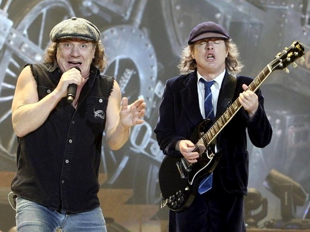 AC-DC in Barcellona - Brian Johnson and Angus Young during the 'Black Ice' Eurppean Tour of AC-DC at 'Palau Sant Jordi' in Barcellona, Spain (March 31st, 2009). - , AC-DC, Barcellona, music, musics, performance, performances, show, shows, Brian, Johnson, Angus, Young, Black, Ice, European, tour, tours, Palau, Sant, Jordi, Spain - Brian Johnson and Angus Young during the 'Black Ice' Eurppean Tour of AC-DC at 'Palau Sant Jordi' in Barcellona, Spain (March 31st, 2009). Lösen Sie kostenlose AC-DC in Barcellona Online Puzzle Spiele oder senden Sie AC-DC in Barcellona Puzzle Spiel Gruß ecards  from puzzles-games.eu.. AC-DC in Barcellona puzzle, Rätsel, puzzles, Puzzle Spiele, puzzles-games.eu, puzzle games, Online Puzzle Spiele, kostenlose Puzzle Spiele, kostenlose Online Puzzle Spiele, AC-DC in Barcellona kostenlose Puzzle Spiel, AC-DC in Barcellona Online Puzzle Spiel, jigsaw puzzles, AC-DC in Barcellona jigsaw puzzle, jigsaw puzzle games, jigsaw puzzles games, AC-DC in Barcellona Puzzle Spiel ecard, Puzzles Spiele ecards, AC-DC in Barcellona Puzzle Spiel Gruß ecards