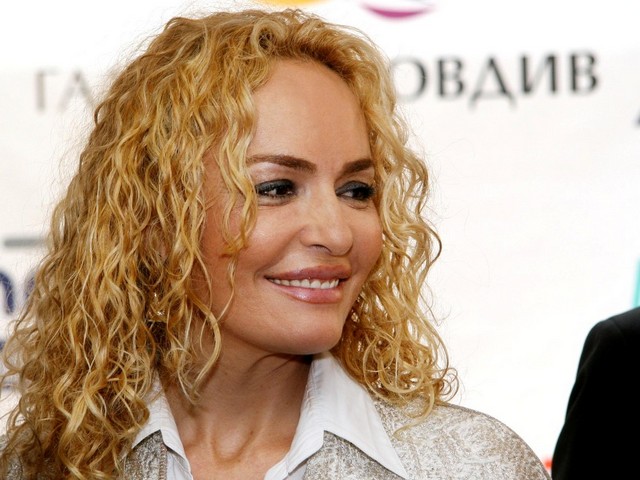 Ishtar Alabina Press Conference at Mall Galeria Plovdiv Bulgaria 2011 Puzzle Spiel 