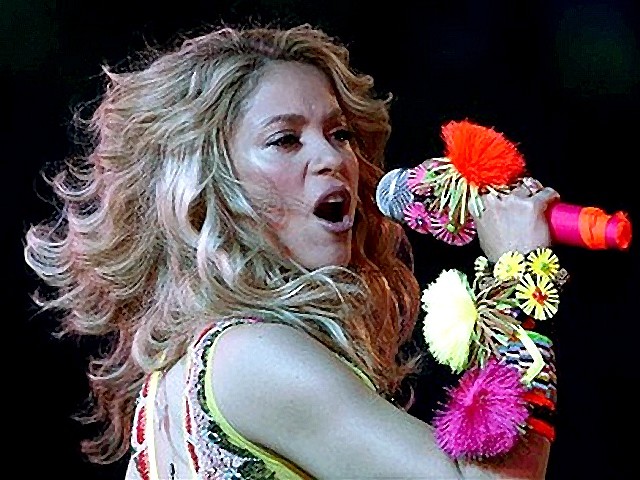 World Cup 2010 Closing Ceremony Shakira on Stage - Shakira with a bangle braslet performs on stage during the FIFA World Cup 2010 Closing Ceremony at the Soccer City stadium in Johannesburg, South Africa (July 11, 2010). - , World, Cup, 2010, Closing, Ceremony, Shakira, stage, stages, music, musics, performance, performances, show, shows, celebration, celebrations, sport, sports, tournament, tournaments, bangle, braslet, braslets, stage, stages, FIFA, Soccer, City, stadium, stadiums, Johannesburg, South, Africa - Shakira with a bangle braslet performs on stage during the FIFA World Cup 2010 Closing Ceremony at the Soccer City stadium in Johannesburg, South Africa (July 11, 2010). Resuelve rompecabezas en línea gratis World Cup 2010 Closing Ceremony Shakira on Stage juegos puzzle o enviar World Cup 2010 Closing Ceremony Shakira on Stage juego de puzzle tarjetas electrónicas de felicitación  de puzzles-games.eu.. World Cup 2010 Closing Ceremony Shakira on Stage puzzle, puzzles, rompecabezas juegos, puzzles-games.eu, juegos de puzzle, juegos en línea del rompecabezas, juegos gratis puzzle, juegos en línea gratis rompecabezas, World Cup 2010 Closing Ceremony Shakira on Stage juego de puzzle gratuito, World Cup 2010 Closing Ceremony Shakira on Stage juego de rompecabezas en línea, jigsaw puzzles, World Cup 2010 Closing Ceremony Shakira on Stage jigsaw puzzle, jigsaw puzzle games, jigsaw puzzles games, World Cup 2010 Closing Ceremony Shakira on Stage rompecabezas de juego tarjeta electrónica, juegos de puzzles tarjetas electrónicas, World Cup 2010 Closing Ceremony Shakira on Stage puzzle tarjeta electrónica de felicitación