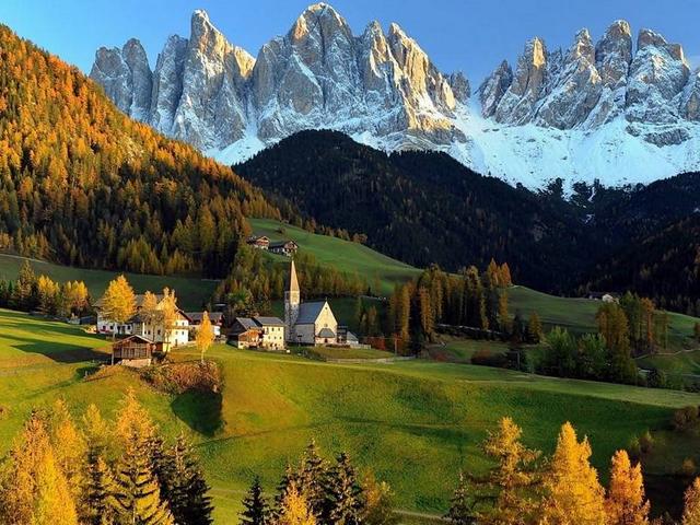 Autumn Landscape St. Magdalena Village South Tyrol Italy пазл игру 