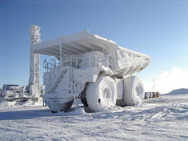 Haul Truck Ice Sculpture пъзел игра 