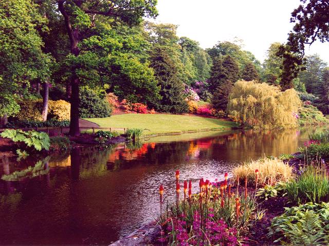 Menagerie Ponds Temple Newsam Leeds West Yorkshire UK пазл игру 