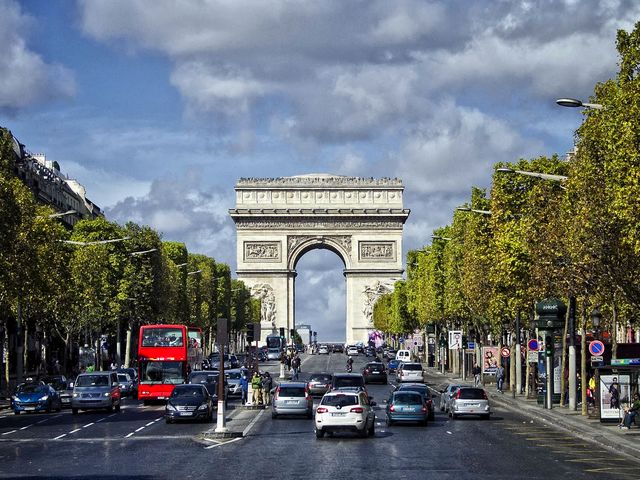 Arc de Triomphe from Champs-Elysees Paris France juego de puzzle 