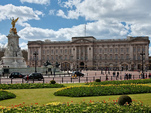Buckingham Palace East Facade London England пъзел игра 