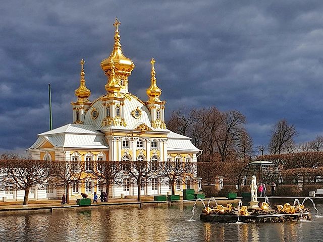 Church at Peterhof Palace St.Petersburg Russia пъзел игра 