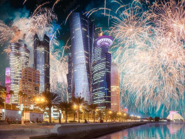Fireworks above Skyscrapers in Doha City Center Qatar juego de puzzle 