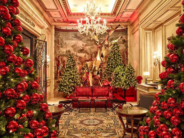 Сhristmas Decoration at Four Seasons Hotel George V Paris France puzzle game 