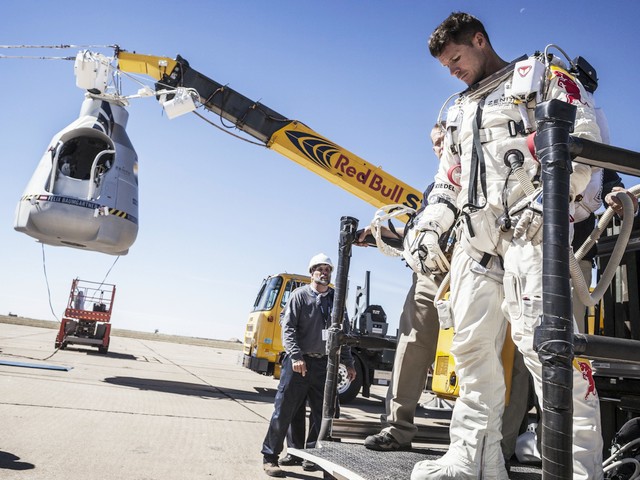 Felix Baumgartner Mission postponed due to Winds пазл игру 