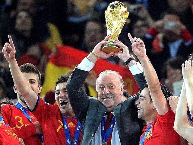 World Cup 2010 Champion Vicente del Bosque lifts the Trophy - The current manager of the Spanish National football team Vicente del Bosque lifts the FIFA World Cup 2010 Champion trophy at the Soccer City stadium in Johannesburg, South Africa (July 11, 2010). - , World, Cup, 2010, Champion, Vicente, del, Bosque, trophy, trophies, sport, sports, tournament, tournaments, match, matches, soccer, soccers, football, footballs, current, manager, managers, Spanish, National, team, teams, Soccer, City, stadium, stadiums, Johannesburg, South, Africa - The current manager of the Spanish National football team Vicente del Bosque lifts the FIFA World Cup 2010 Champion trophy at the Soccer City stadium in Johannesburg, South Africa (July 11, 2010). Решайте бесплатные онлайн World Cup 2010 Champion Vicente del Bosque lifts the Trophy пазлы игры или отправьте World Cup 2010 Champion Vicente del Bosque lifts the Trophy пазл игру приветственную открытку  из puzzles-games.eu.. World Cup 2010 Champion Vicente del Bosque lifts the Trophy пазл, пазлы, пазлы игры, puzzles-games.eu, пазл игры, онлайн пазл игры, игры пазлы бесплатно, бесплатно онлайн пазл игры, World Cup 2010 Champion Vicente del Bosque lifts the Trophy бесплатно пазл игра, World Cup 2010 Champion Vicente del Bosque lifts the Trophy онлайн пазл игра , jigsaw puzzles, World Cup 2010 Champion Vicente del Bosque lifts the Trophy jigsaw puzzle, jigsaw puzzle games, jigsaw puzzles games, World Cup 2010 Champion Vicente del Bosque lifts the Trophy пазл игра открытка, пазлы игры открытки, World Cup 2010 Champion Vicente del Bosque lifts the Trophy пазл игра приветственная открытка