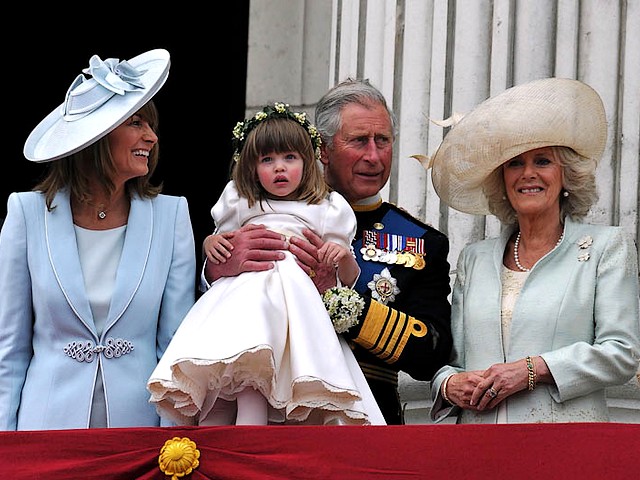 Royal Wedding England Carole Middleton, Prince Charles, Eliza Lopez  and Camilla on Balcony of Buckingham Palace London пазл игру 