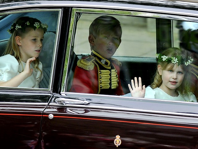Royal Wedding England England-Margarita Armstrong, Tom Pettifer and Lady Louise Windsor arriving to Westminster Abbey in London Puzzle Spiel 