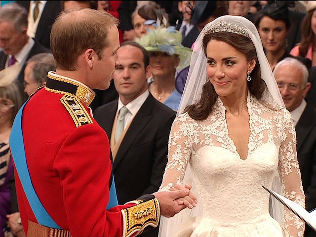 Royal Wedding England Prince William and Kate Middleton hold Hands at Westminster Abbey London пъзел игра 