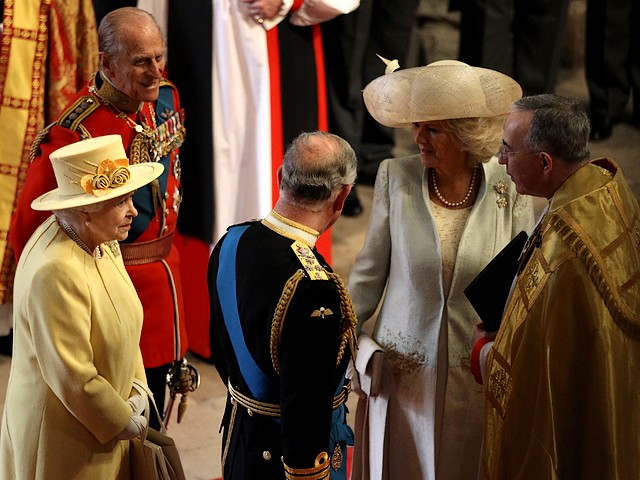 Royal Wedding England Queen Elizabeth II, Prince Philip, Prince Charles and Camilla in Westminster Abbey London Puzzle Spiel 