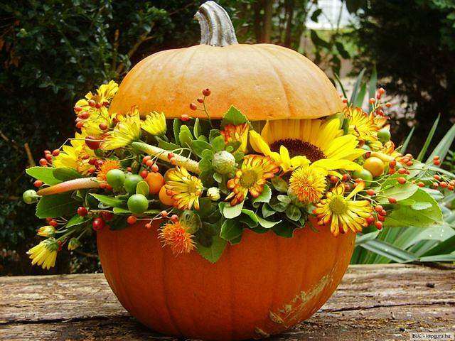 Autumn Decoration Pumpkin with Flowers Puzzle Spiel 