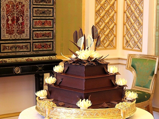 Royal Wedding Chocolate Biscuit Cake according to Family Recipe in Buckingham Palace London England - The favorite chocolate biscuit cake of Prince Willam, specially made on his request by 'McVitie's Cake Company', according to an old recipe of the Royal Family, in addition to traditional wedding cake, designed by Fiona Cairns, for the royal reception in Buckingham Palace, London, England, at the afternoon on April 29, 2011. - , Royal, wedding, weddings, chocolate, biscuit, biscuits, cake, cakes, family, families, recipe, recipes, Buckingham, palace, palaces, London, England, food, foods, celebrities, celebrity, show, shows, ceremony, ceremonies, event, events, entertainment, entertainments, place, places, travel, travels, tour, tours, prince, princes, William, request, requests, McVities, company, companies, old, addition, traditional, Fiona, Cairns, reception, receptions, afternoon, afternoons, April, 2011 - The favorite chocolate biscuit cake of Prince Willam, specially made on his request by 'McVitie's Cake Company', according to an old recipe of the Royal Family, in addition to traditional wedding cake, designed by Fiona Cairns, for the royal reception in Buckingham Palace, London, England, at the afternoon on April 29, 2011. Решайте бесплатные онлайн Royal Wedding Chocolate Biscuit Cake according to Family Recipe in Buckingham Palace London England пазлы игры или отправьте Royal Wedding Chocolate Biscuit Cake according to Family Recipe in Buckingham Palace London England пазл игру приветственную открытку  из puzzles-games.eu.. Royal Wedding Chocolate Biscuit Cake according to Family Recipe in Buckingham Palace London England пазл, пазлы, пазлы игры, puzzles-games.eu, пазл игры, онлайн пазл игры, игры пазлы бесплатно, бесплатно онлайн пазл игры, Royal Wedding Chocolate Biscuit Cake according to Family Recipe in Buckingham Palace London England бесплатно пазл игра, Royal Wedding Chocolate Biscuit Cake according to Family Recipe in Buckingham Palace London England онлайн пазл игра , jigsaw puzzles, Royal Wedding Chocolate Biscuit Cake according to Family Recipe in Buckingham Palace London England jigsaw puzzle, jigsaw puzzle games, jigsaw puzzles games, Royal Wedding Chocolate Biscuit Cake according to Family Recipe in Buckingham Palace London England пазл игра открытка, пазлы игры открытки, Royal Wedding Chocolate Biscuit Cake according to Family Recipe in Buckingham Palace London England пазл игра приветственная открытка