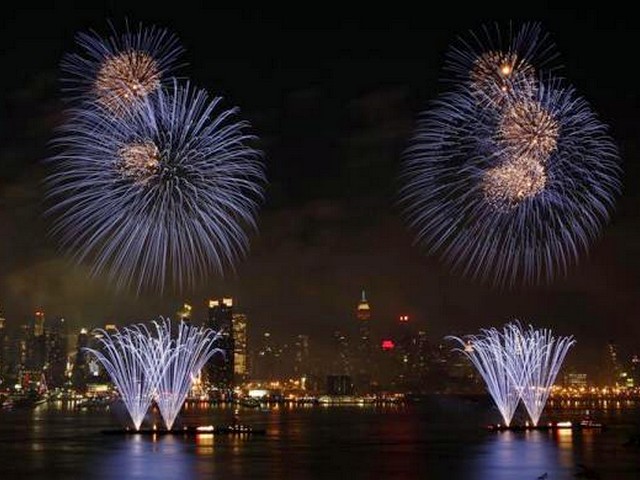 4th of July Fireworks over Hudson River puzzle game 