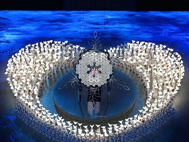 Beijing 2022 Olympics Performers with Doves - Performers, using hundreds inflatable doves, as a symbol of the Olympics, surround a giant snowflake's sculpture with the Olympic torch at its center, hold by Chinese athletes during the opening ceremony of the Winter Olympic Games, at the National Stadium, known as the Bird’s Nest, in Beijing, capital of China, on February 4, 2022. - , Beijing, 2022, Olympics, performers, performer, doves, dove, show, shows, inflatable, symbol, symbols, snowflake, snowflakes, sculpture, sculptures, Olympic, torch, torches, Chinese, athletes, athlete, ceremony, winter, games, game, national, stadium, bird, nest, capital, of, China, February - Performers, using hundreds inflatable doves, as a symbol of the Olympics, surround a giant snowflake's sculpture with the Olympic torch at its center, hold by Chinese athletes during the opening ceremony of the Winter Olympic Games, at the National Stadium, known as the Bird’s Nest, in Beijing, capital of China, on February 4, 2022. Решайте бесплатные онлайн Beijing 2022 Olympics Performers with Doves пазлы игры или отправьте Beijing 2022 Olympics Performers with Doves пазл игру приветственную открытку  из puzzles-games.eu.. Beijing 2022 Olympics Performers with Doves пазл, пазлы, пазлы игры, puzzles-games.eu, пазл игры, онлайн пазл игры, игры пазлы бесплатно, бесплатно онлайн пазл игры, Beijing 2022 Olympics Performers with Doves бесплатно пазл игра, Beijing 2022 Olympics Performers with Doves онлайн пазл игра , jigsaw puzzles, Beijing 2022 Olympics Performers with Doves jigsaw puzzle, jigsaw puzzle games, jigsaw puzzles games, Beijing 2022 Olympics Performers with Doves пазл игра открытка, пазлы игры открытки, Beijing 2022 Olympics Performers with Doves пазл игра приветственная открытка
