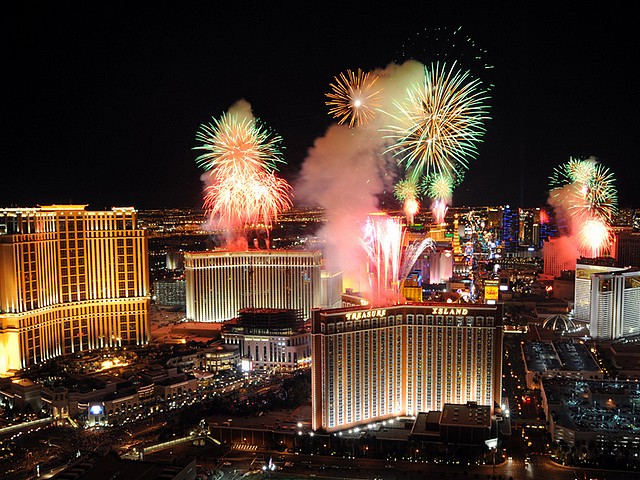 Fireworks above Las Vegas пъзел игра 