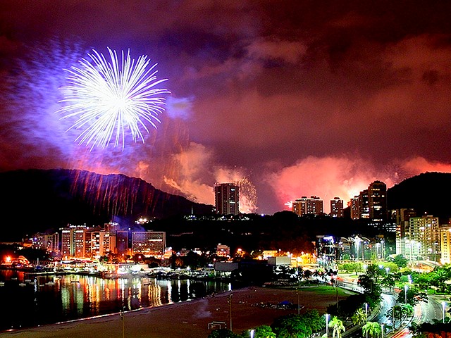 Fireworks in the Sky over Rio Brazil пъзел игра 