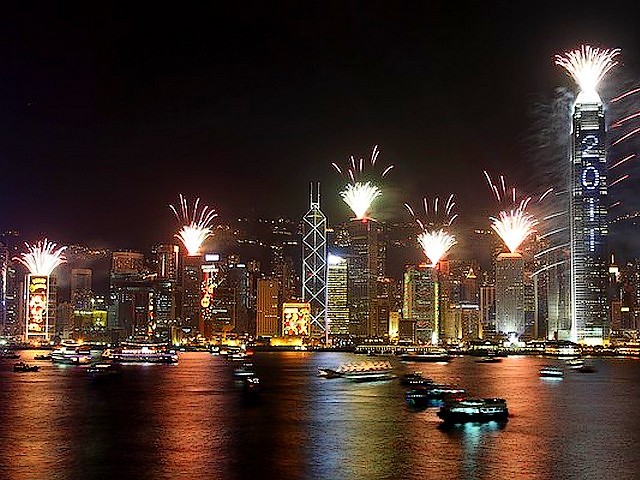 Fireworks on Skyline of Hong Kong Island пазл игру 