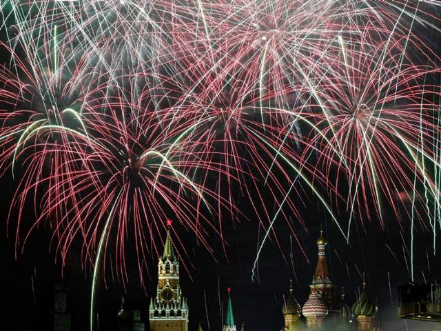 New Year Fireworks in Moscow Russia пазл игру 