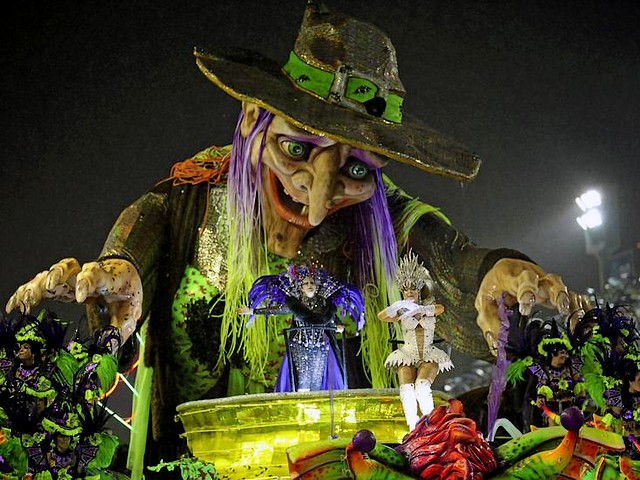 Rio Carnival Brazil 2011 Revelers from Grande Rio Samba School пазл игру 