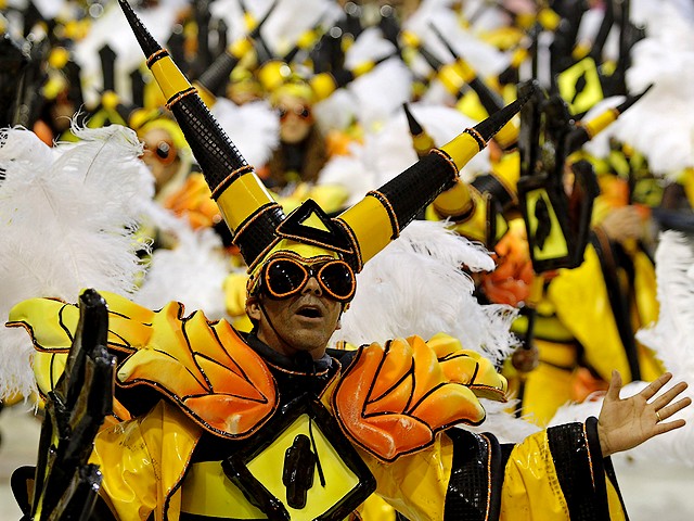 Rio Carnival Brazil 2011 Revelers from Sao Clemente Samba School пъзел игра 