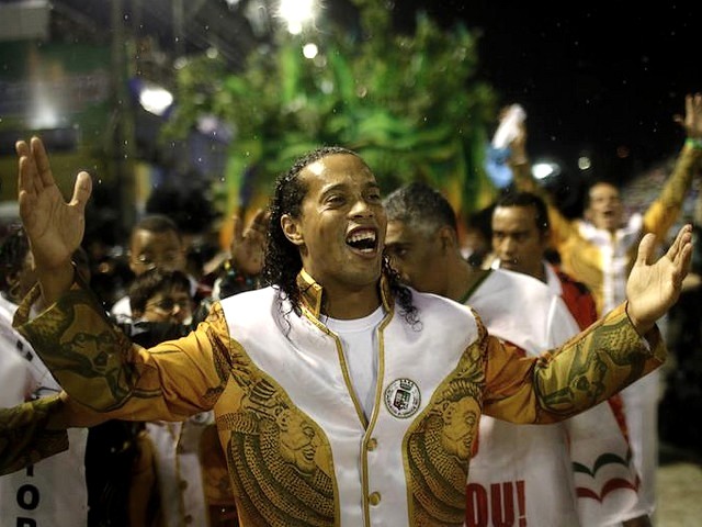 Rio Carnival Brazil 2011 Ronaldinho with Grande Rio Samba School juego de puzzle 