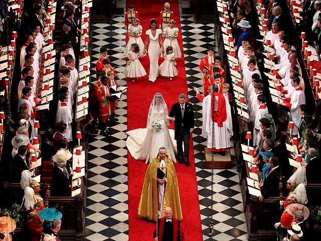 Royal Wedding England Michael Middleton leads Catherine at Westminster Abbey London пъзел игра 