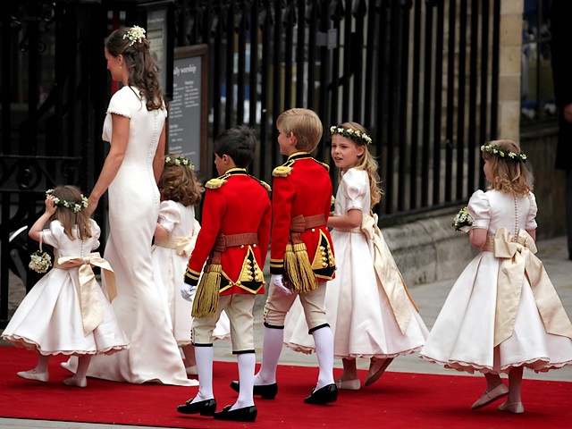Royal Wedding England Pippa Middleton with hers Assistants arrive at Westminster Abbey London Puzzle Spiel 