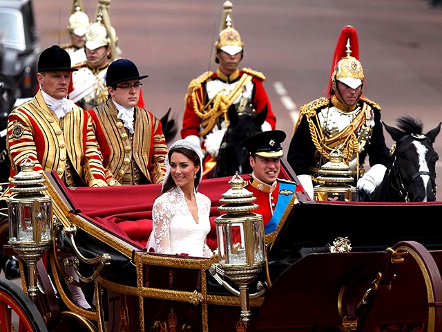Royal Wedding England Prince William and Catherine at Procession to Buckingham Palace London Puzzle Spiel 