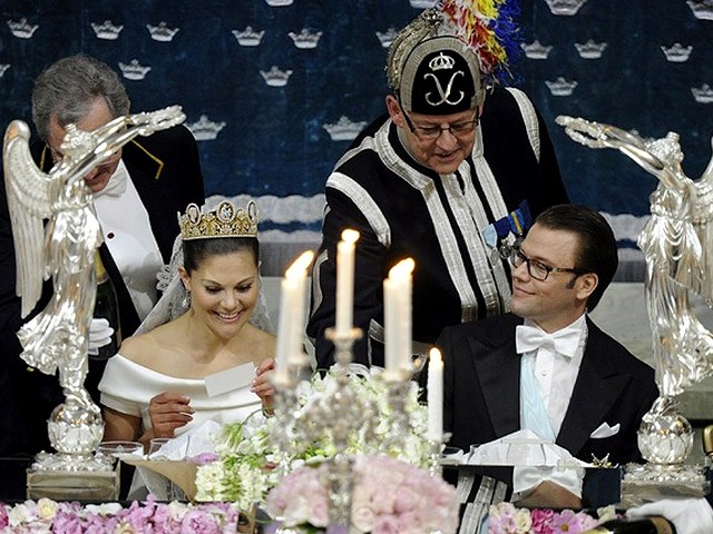 Royal Wedding Sweeden the Banquet - The Royal pair, Crown Princess Victoria and Prince Daniel read congratulations during the Wedding banquet in Stockholm, Sweeden (June 19, 2010). - , Royal, Wedding, Sweeden, banquet, banquets, show, shows, ceremony, ceremonies, event, events, celebrity, celebrities, entertainment, entertainments, pair, pairs, Princess, Victoria, Prince, Daniel, congratulations, congratulation, Stockholm - The Royal pair, Crown Princess Victoria and Prince Daniel read congratulations during the Wedding banquet in Stockholm, Sweeden (June 19, 2010). Решайте бесплатные онлайн Royal Wedding Sweeden the Banquet пазлы игры или отправьте Royal Wedding Sweeden the Banquet пазл игру приветственную открытку  из puzzles-games.eu.. Royal Wedding Sweeden the Banquet пазл, пазлы, пазлы игры, puzzles-games.eu, пазл игры, онлайн пазл игры, игры пазлы бесплатно, бесплатно онлайн пазл игры, Royal Wedding Sweeden the Banquet бесплатно пазл игра, Royal Wedding Sweeden the Banquet онлайн пазл игра , jigsaw puzzles, Royal Wedding Sweeden the Banquet jigsaw puzzle, jigsaw puzzle games, jigsaw puzzles games, Royal Wedding Sweeden the Banquet пазл игра открытка, пазлы игры открытки, Royal Wedding Sweeden the Banquet пазл игра приветственная открытка