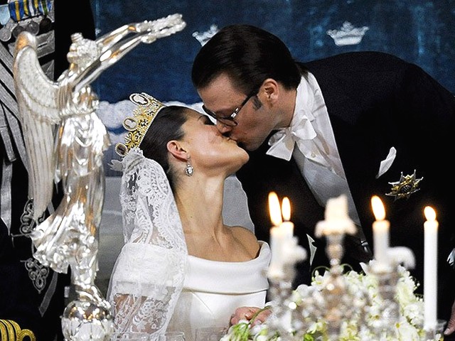 Royal Wedding Sweeden the Kiss пазл игру 