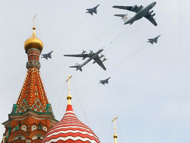 Victory Day in Moscow the Russian Military Aircraft juego de puzzle 