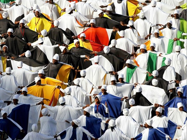 World Cup 2010 Dancers in Traditional Costumes Puzzle Spiel 