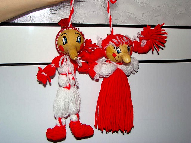 Baba Marta Martenitsa Pijo and Penda - Decoration for the Bulgarian feast of Baba Marta with 'Pijo and Penda', a martenitsa in shape of big dolls, made of gourds and woollen yarn, symbol of health and rich crop. - , Baba, Marta, martenitsa, martenitsi, Pijo, Penda, holidays, holiday, festival, festivals, celebrations, celebration, decoration, decorations, Bulgarian, feast, feasts, shape, shapes, big, dolls, doll, gourds, gourd, woollen, yarn, yarns, symbol, symbols, health, rich, crop, crops - Decoration for the Bulgarian feast of Baba Marta with 'Pijo and Penda', a martenitsa in shape of big dolls, made of gourds and woollen yarn, symbol of health and rich crop. Lösen Sie kostenlose Baba Marta Martenitsa Pijo and Penda Online Puzzle Spiele oder senden Sie Baba Marta Martenitsa Pijo and Penda Puzzle Spiel Gruß ecards  from puzzles-games.eu.. Baba Marta Martenitsa Pijo and Penda puzzle, Rätsel, puzzles, Puzzle Spiele, puzzles-games.eu, puzzle games, Online Puzzle Spiele, kostenlose Puzzle Spiele, kostenlose Online Puzzle Spiele, Baba Marta Martenitsa Pijo and Penda kostenlose Puzzle Spiel, Baba Marta Martenitsa Pijo and Penda Online Puzzle Spiel, jigsaw puzzles, Baba Marta Martenitsa Pijo and Penda jigsaw puzzle, jigsaw puzzle games, jigsaw puzzles games, Baba Marta Martenitsa Pijo and Penda Puzzle Spiel ecard, Puzzles Spiele ecards, Baba Marta Martenitsa Pijo and Penda Puzzle Spiel Gruß ecards