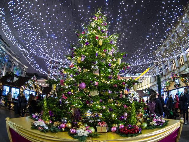 Christmas Tree in Central Moscow juego de puzzle 