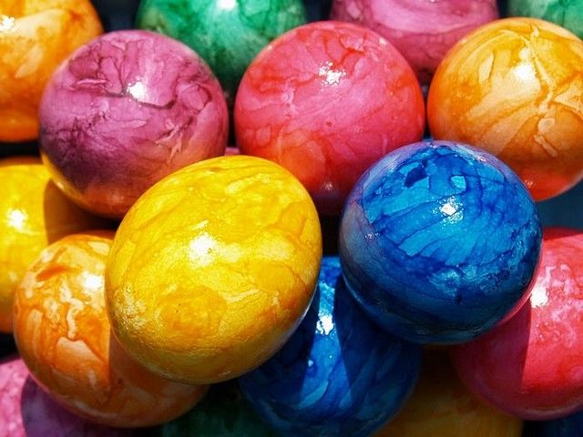 Colored Eggs puzzle game 