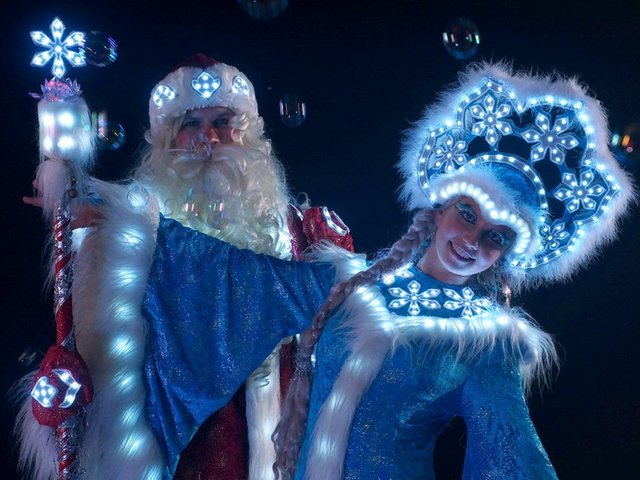 Ded Moroz and Snegurochka Moscow  Russia пазл игру 