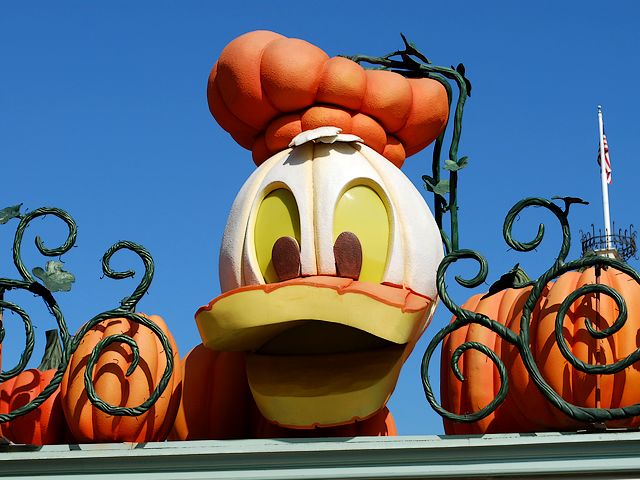 Disneyland Halloween Donald Duck Decoration - Decoration for Halloween adorns the entrance to Main Street of Disneyland with an image of Donald Duck in shape of a huge pumpkin, one of the most popular animated characters from the cartoon series, created by Walt Disney Animation Studios. - , Disneyland, Halloween, Donald, Duck, ducks, decoration, decorations, holiday, holidays, place, places, travel, travels, tour, tours, trip, trips, feast, feasts, party, parties, festivity, festivities, celebration, celebrations, entrance, entrances, Main, Street, streets, image, images, shape, shapes, huge, pumpkin, pumpkins, popular, animated, characters, character, cartoon, cartoons, series, serie, Walt, Disney, Animation, Studios, studio - Decoration for Halloween adorns the entrance to Main Street of Disneyland with an image of Donald Duck in shape of a huge pumpkin, one of the most popular animated characters from the cartoon series, created by Walt Disney Animation Studios. Solve free online Disneyland Halloween Donald Duck Decoration puzzle games or send Disneyland Halloween Donald Duck Decoration puzzle game greeting ecards  from puzzles-games.eu.. Disneyland Halloween Donald Duck Decoration puzzle, puzzles, puzzles games, puzzles-games.eu, puzzle games, online puzzle games, free puzzle games, free online puzzle games, Disneyland Halloween Donald Duck Decoration free puzzle game, Disneyland Halloween Donald Duck Decoration online puzzle game, jigsaw puzzles, Disneyland Halloween Donald Duck Decoration jigsaw puzzle, jigsaw puzzle games, jigsaw puzzles games, Disneyland Halloween Donald Duck Decoration puzzle game ecard, puzzles games ecards, Disneyland Halloween Donald Duck Decoration puzzle game greeting ecard