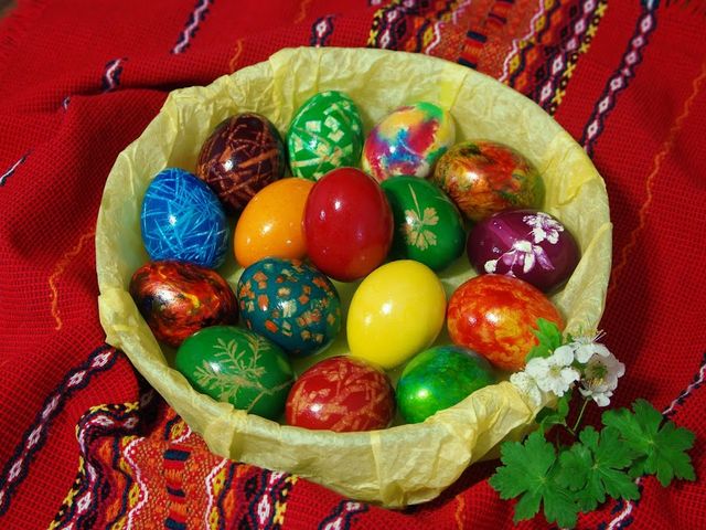 Easter in Bulgaria - Easter decoration in christian spirit with colorful eggs on a tablecloth with Bulgarian embroidery. The Easter in Bulgaria is celebrated according to the date determined by the Orthodox Church, which uses the Julian calendar, for difference of the Catholics world, who follow the Gregorian calendar. The dyeing of Easter eggs is a festive tradition, marking the beginning of spring and the end of a time of scarcity of the winter. The first egg is always red, which symbolizes health and should be left as an offering for the house. - , Easter, Bulgaria, holidays, holiday, decoration, decorations, christian, spirit, spirits, colorful, eggs, egg, tablecloth, tablecloths, Bulgarian, embroidery, embroideries, date, dates, Orthodox, church, churches, Julian, calendar, calendars, difference, Catholics, world, worlds, Gregorian, festive, tradition, traditions, beginning, spring, end, time, times, scarcity, winter, first, red, health, offering, offerings, house, houses - Easter decoration in christian spirit with colorful eggs on a tablecloth with Bulgarian embroidery. The Easter in Bulgaria is celebrated according to the date determined by the Orthodox Church, which uses the Julian calendar, for difference of the Catholics world, who follow the Gregorian calendar. The dyeing of Easter eggs is a festive tradition, marking the beginning of spring and the end of a time of scarcity of the winter. The first egg is always red, which symbolizes health and should be left as an offering for the house. Lösen Sie kostenlose Easter in Bulgaria Online Puzzle Spiele oder senden Sie Easter in Bulgaria Puzzle Spiel Gruß ecards  from puzzles-games.eu.. Easter in Bulgaria puzzle, Rätsel, puzzles, Puzzle Spiele, puzzles-games.eu, puzzle games, Online Puzzle Spiele, kostenlose Puzzle Spiele, kostenlose Online Puzzle Spiele, Easter in Bulgaria kostenlose Puzzle Spiel, Easter in Bulgaria Online Puzzle Spiel, jigsaw puzzles, Easter in Bulgaria jigsaw puzzle, jigsaw puzzle games, jigsaw puzzles games, Easter in Bulgaria Puzzle Spiel ecard, Puzzles Spiele ecards, Easter in Bulgaria Puzzle Spiel Gruß ecards