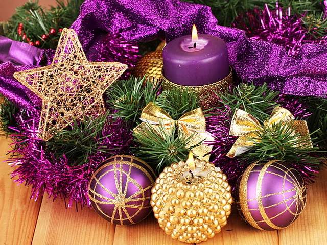 Purple and Gold Christmas Ornaments Wallpaper пъзел игра 