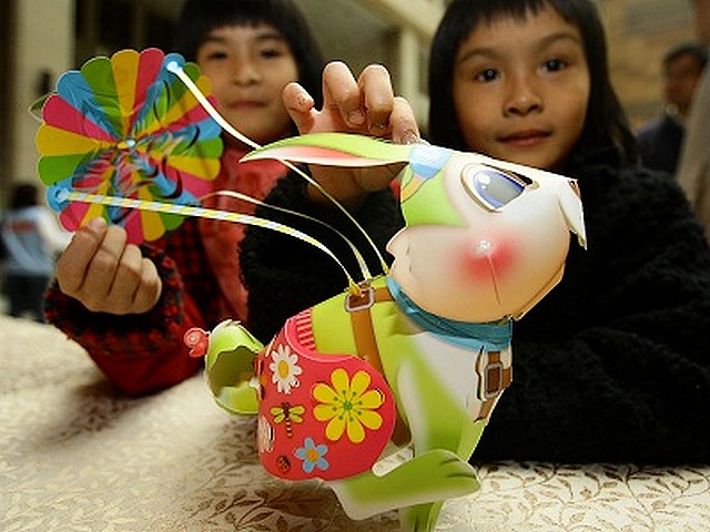 Spring Festival Girl with Rabbit Lantern in Taipei Taiwan пъзел игра 