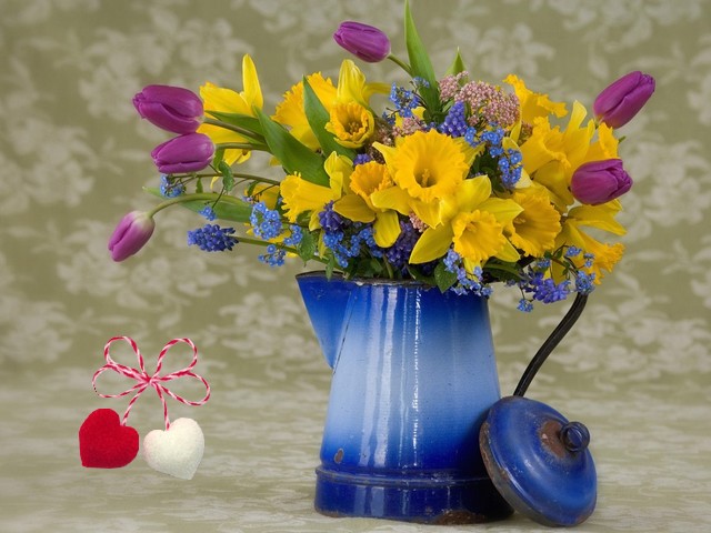 Spring Flowers and Martenitsa Wallpaper - Wallpaper with daffodils and tulips arranged in an old milk-jug, as a bouquet of spring flowers, decorated with martenitsa in shape of hearts. Martenitsa in Bulgaria is a herald of the coming spring. The red and white woven threads put together, symbolize rebirth, a change of the seasons, new life and a new beginning, the wish for good health, purity and strength. The ancient custom reminds people about the cycle of the life and death, the balance of good and evil, of the sorrow and happiness in human life. - , spring, flowers, flower, martenitsa, martenitsas, wallpaper, wallpapers, holidays, holiday, season, seasons, daffodils, daffodil, tulips, tulip, milk, jug, jugs, bouquet, bouquets, shape, shapes, hearts, heart, Bulgaria, herald, heralds, red, white, woven, threads, thread, rebirth, life, lives, beginning, wish, wishes, health, purity, strength, ancient, custom, customs, people, cycle, cycles, death, balance, good, evil, sorrow, happiness, human - Wallpaper with daffodils and tulips arranged in an old milk-jug, as a bouquet of spring flowers, decorated with martenitsa in shape of hearts. Martenitsa in Bulgaria is a herald of the coming spring. The red and white woven threads put together, symbolize rebirth, a change of the seasons, new life and a new beginning, the wish for good health, purity and strength. The ancient custom reminds people about the cycle of the life and death, the balance of good and evil, of the sorrow and happiness in human life. Resuelve rompecabezas en línea gratis Spring Flowers and Martenitsa Wallpaper juegos puzzle o enviar Spring Flowers and Martenitsa Wallpaper juego de puzzle tarjetas electrónicas de felicitación  de puzzles-games.eu.. Spring Flowers and Martenitsa Wallpaper puzzle, puzzles, rompecabezas juegos, puzzles-games.eu, juegos de puzzle, juegos en línea del rompecabezas, juegos gratis puzzle, juegos en línea gratis rompecabezas, Spring Flowers and Martenitsa Wallpaper juego de puzzle gratuito, Spring Flowers and Martenitsa Wallpaper juego de rompecabezas en línea, jigsaw puzzles, Spring Flowers and Martenitsa Wallpaper jigsaw puzzle, jigsaw puzzle games, jigsaw puzzles games, Spring Flowers and Martenitsa Wallpaper rompecabezas de juego tarjeta electrónica, juegos de puzzles tarjetas electrónicas, Spring Flowers and Martenitsa Wallpaper puzzle tarjeta electrónica de felicitación