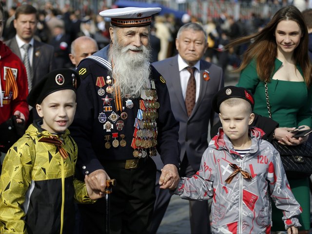 Victory Day Veteran of WWII in Red Square Moscow Russia пазл игру 