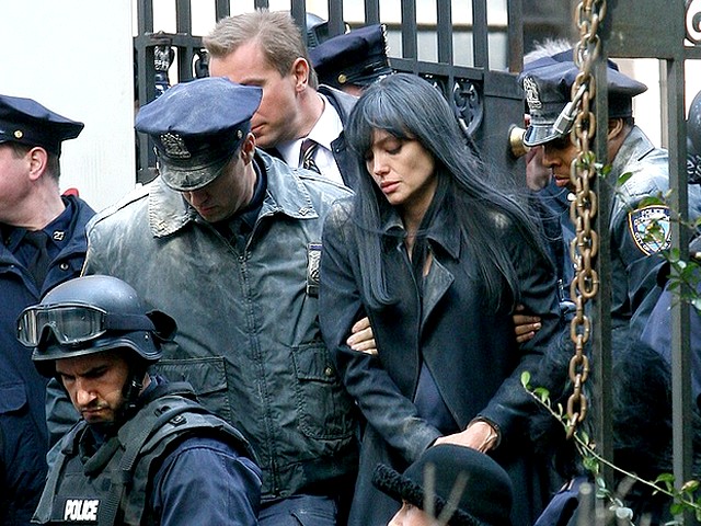 Salt Angelina Jolie CIA Officer with Police Guard - Angelina Jolie in a still of the action-thriller 'Salt' as CIA officer Eveline A.Salt with a police guard outside the St.Bartholomew church. - , Salt, Angelina, Jolie, CIA, Officer, police, guard, guards, movie, movies, film, films, picture, pictures, action-thriller, action-thrillers, thriller, thrillers, adventure, adventures, actress, actresses, still, stills, Eveline, A.Salt, St.Bartholomew, church, churches - Angelina Jolie in a still of the action-thriller 'Salt' as CIA officer Eveline A.Salt with a police guard outside the St.Bartholomew church. Решайте бесплатные онлайн Salt Angelina Jolie CIA Officer with Police Guard пазлы игры или отправьте Salt Angelina Jolie CIA Officer with Police Guard пазл игру приветственную открытку  из puzzles-games.eu.. Salt Angelina Jolie CIA Officer with Police Guard пазл, пазлы, пазлы игры, puzzles-games.eu, пазл игры, онлайн пазл игры, игры пазлы бесплатно, бесплатно онлайн пазл игры, Salt Angelina Jolie CIA Officer with Police Guard бесплатно пазл игра, Salt Angelina Jolie CIA Officer with Police Guard онлайн пазл игра , jigsaw puzzles, Salt Angelina Jolie CIA Officer with Police Guard jigsaw puzzle, jigsaw puzzle games, jigsaw puzzles games, Salt Angelina Jolie CIA Officer with Police Guard пазл игра открытка, пазлы игры открытки, Salt Angelina Jolie CIA Officer with Police Guard пазл игра приветственная открытка